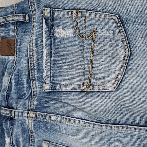 American Eagle Outfitters distressed skirt. - Picture 5 of 8